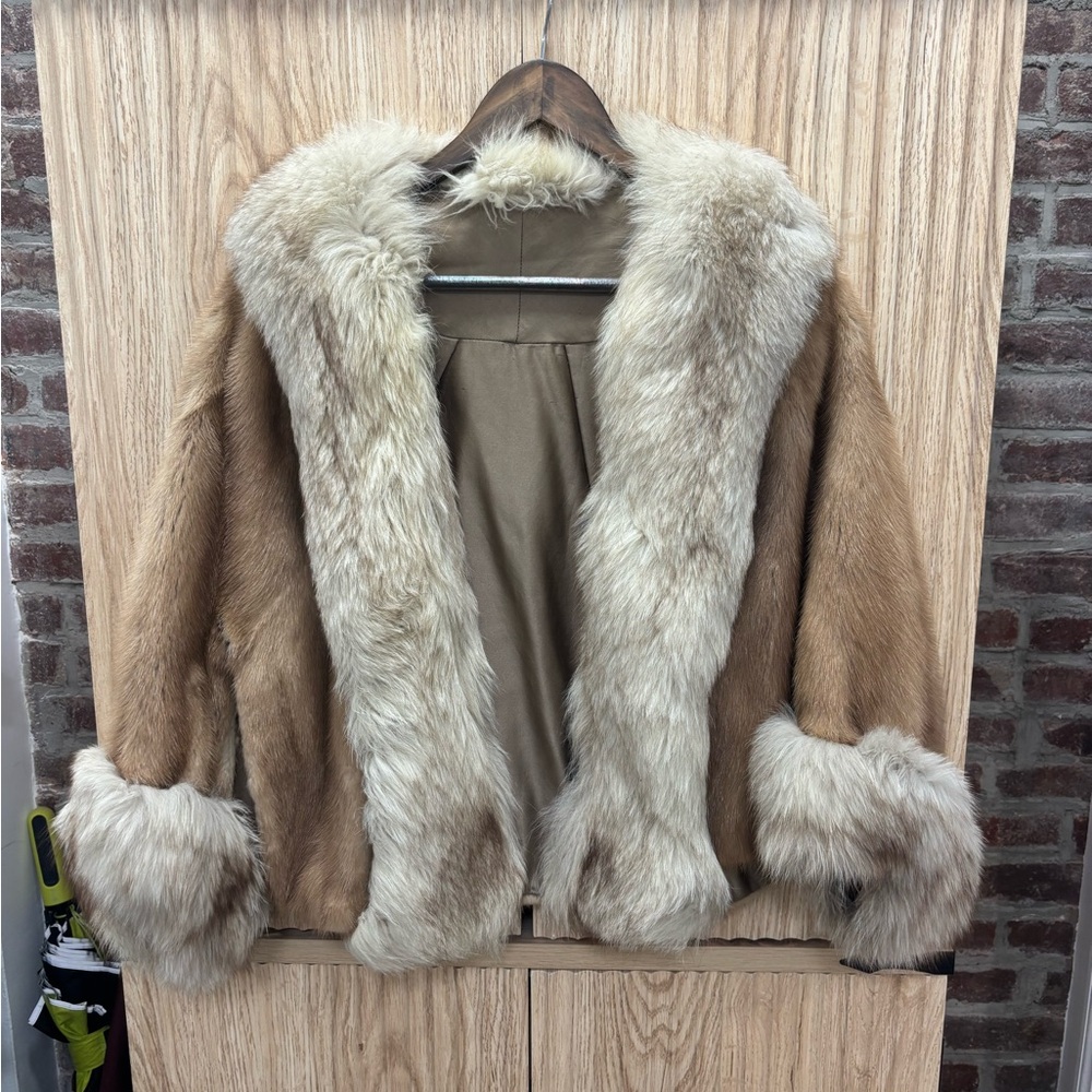 Vintage Elegant Tan and Cream Mink Capelet with Fox Trim